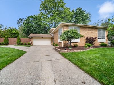 5512 Berkshire Dr, North Olmsted, OH, 44070