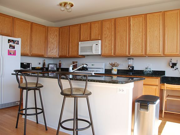 5th image of 391 Oakmont Dr