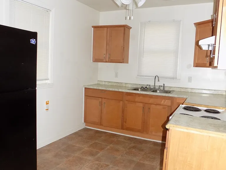 2347 Stark St — Photo 4