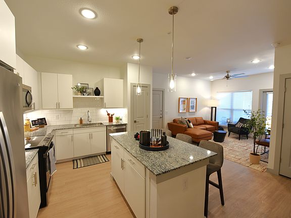 2nd image of 905 Park Place Blvd #5206