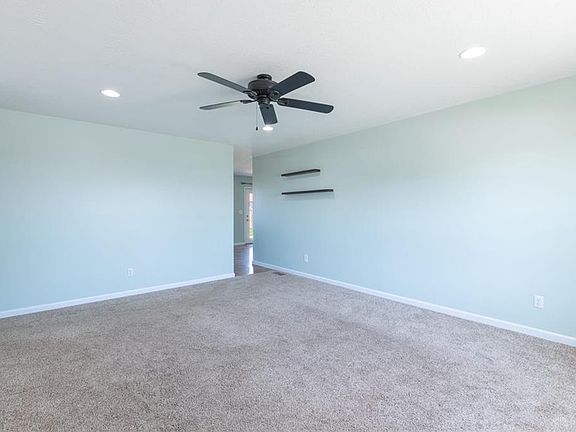 3rd image of 325 Applehill Dr