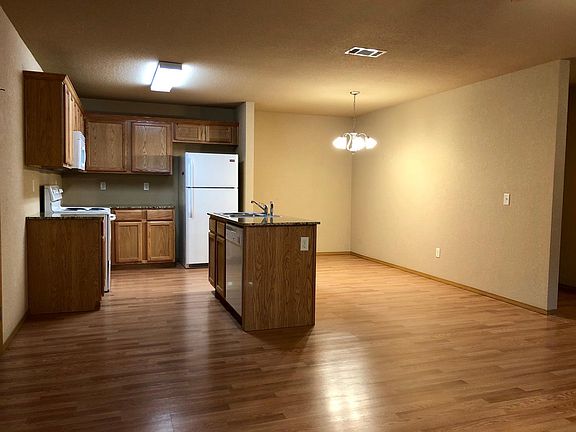 4th image of 3502 SW Deerfield Blvd #1