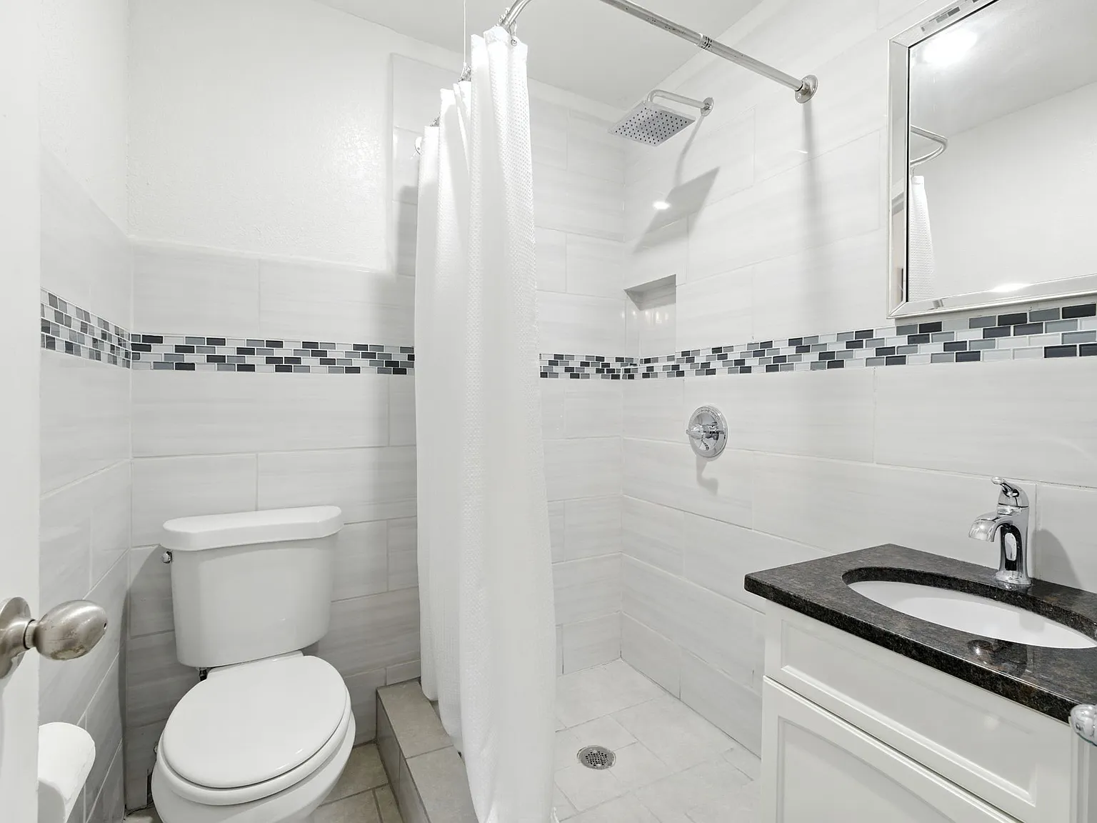3 bed, 1424 sqft, $2,500 — Photo 1