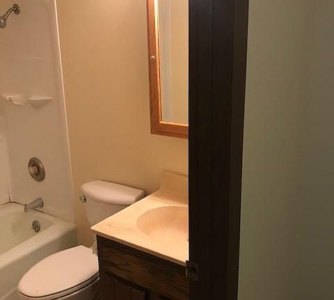 4th image of 2627 Vine St #1