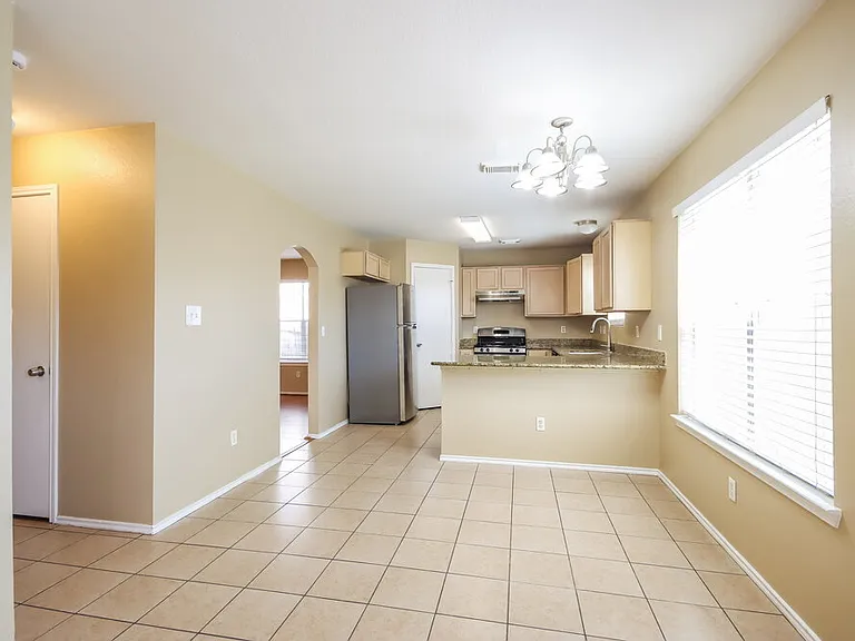 2610 Heatherknoll Dr — Photo 6