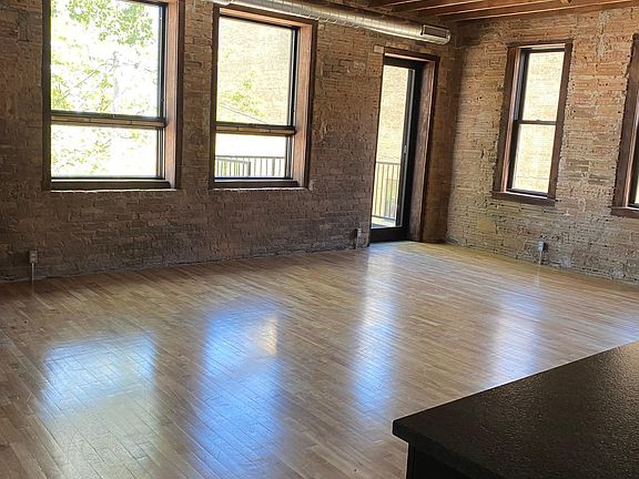 2D Open living area w. Balcony