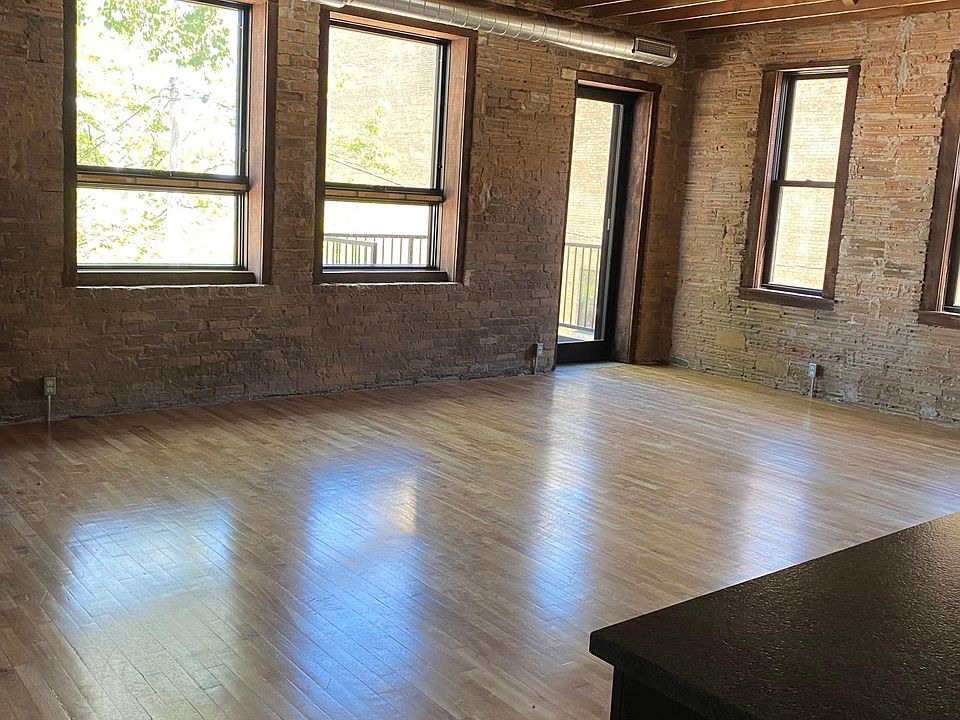 2D Open living area w. Balcony