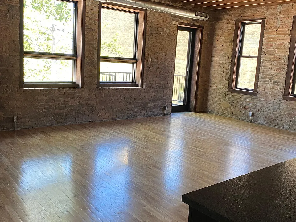 2D Open living area w. Balcony
