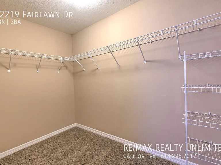 12219 Fairlawn Dr — Photo 36