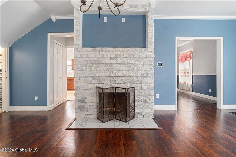 4th image of 530 Bedford Road