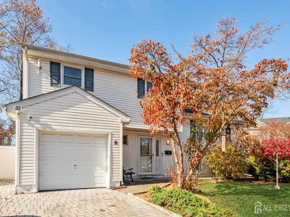 8 Carlisle Ct, Edison, NJ 08817