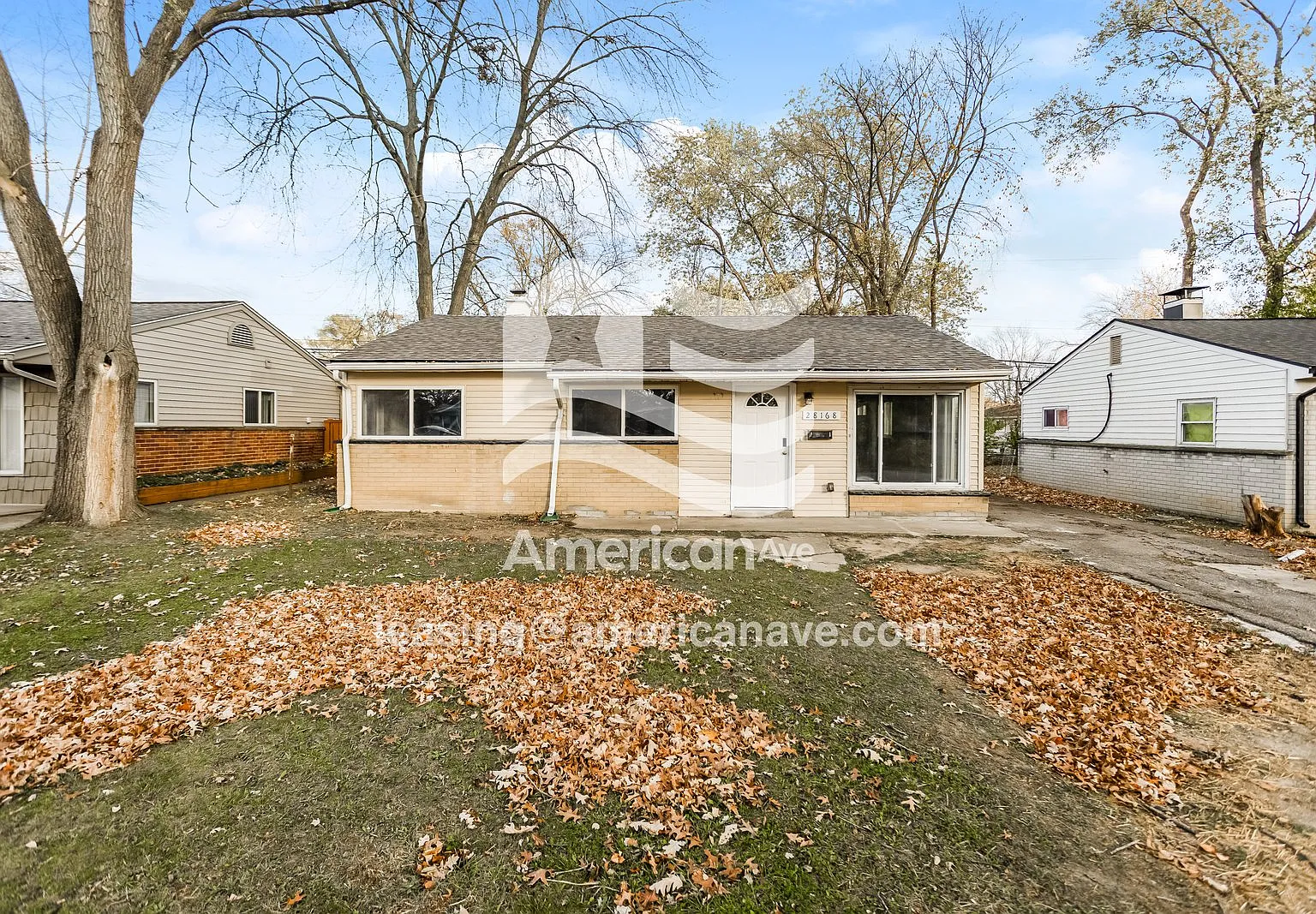 3 bed, 1.0 bath, 945 sqft, $1,597 — Photo 1