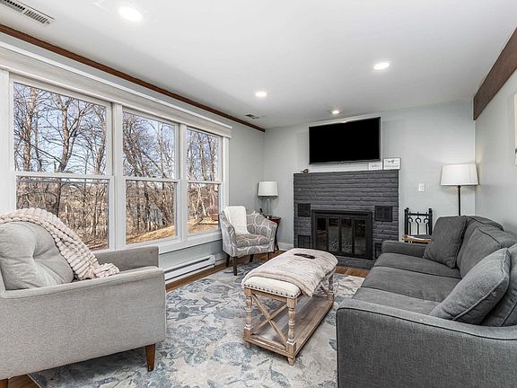 2nd image of 26 Thatcher Ln