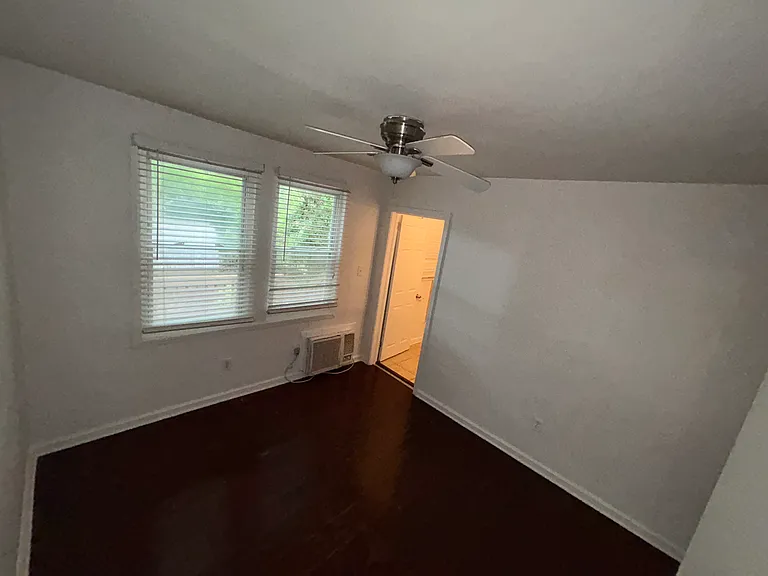 914B Lancaster St — Photo 19