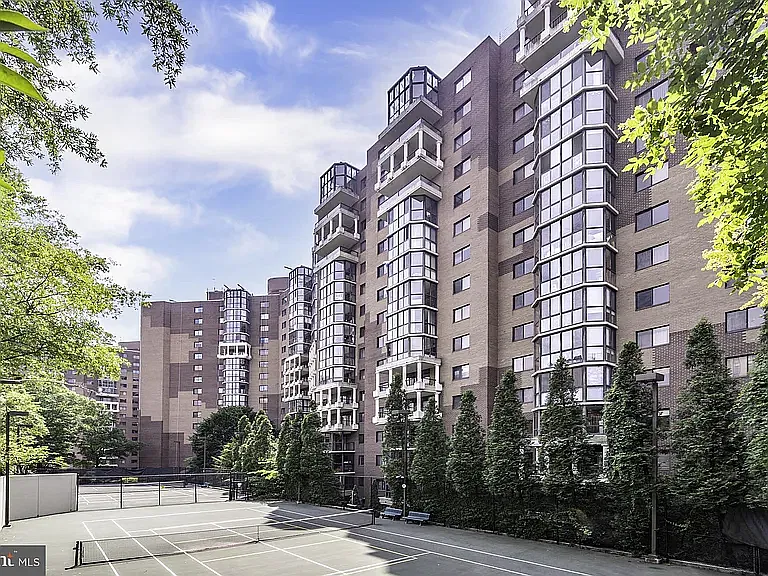 Belvedere condiminiums and tennis courts