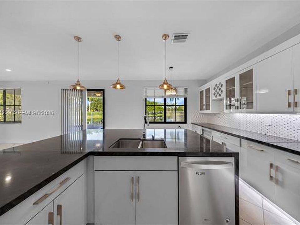 1st image of 1538 Tamarind Ct #1538