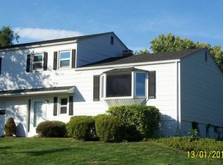 2 S Gate Rd, Lloyd, NY 12528