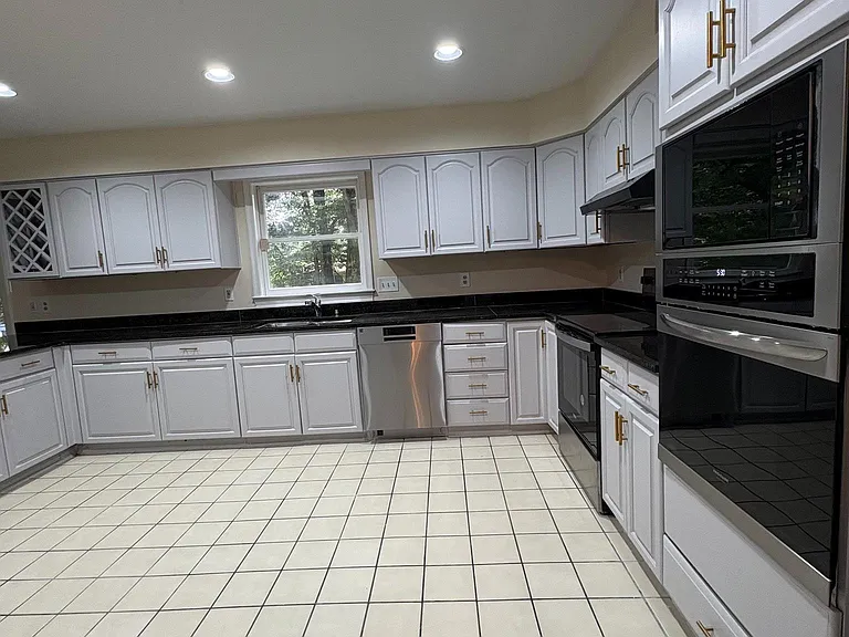 3502 Holly Rd — Photo 8