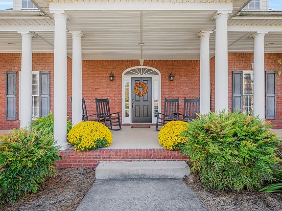 3rd image of 1026 S Ridge Trl