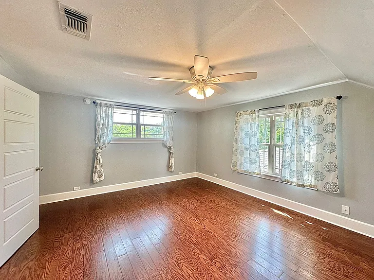 802 Hamvasy Ln — Photo 45