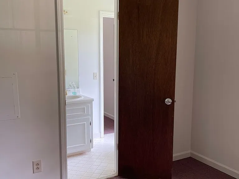 1180 Robinhood Rd — Photo 29