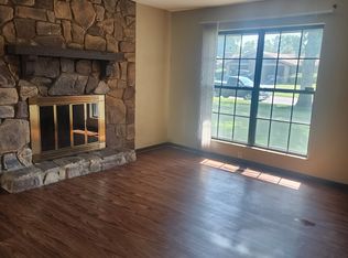 129 Kingsway Dr, Belleville, IL 62226