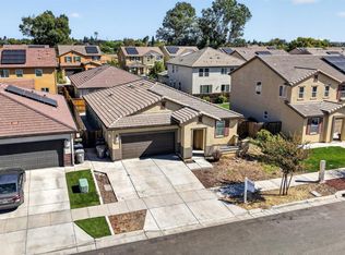 8421 Stara St, Elk Grove, CA 95758