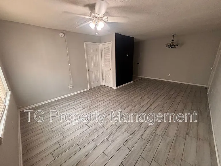 402 Lower 8th Ave S #5 — Photo 2