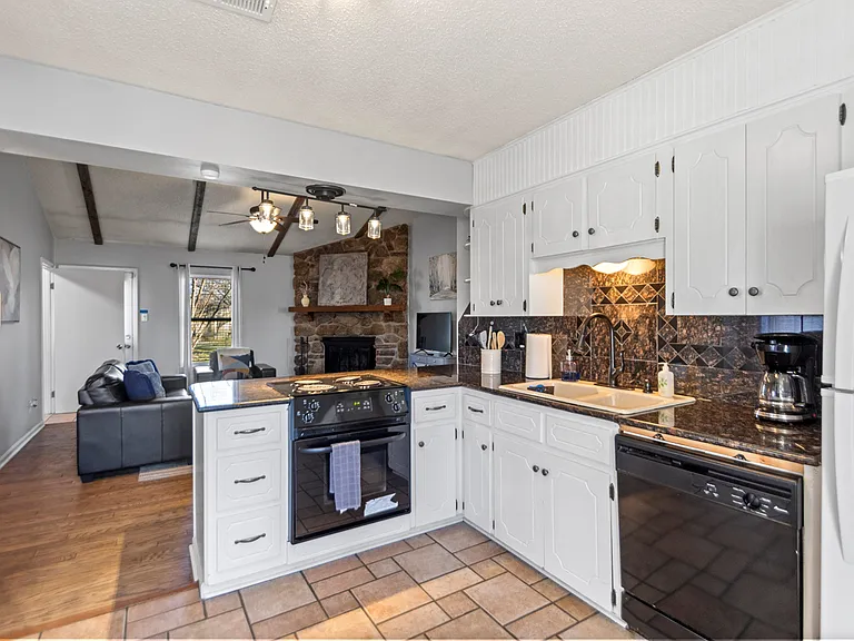122 Pecan Valley Dr — Photo 7