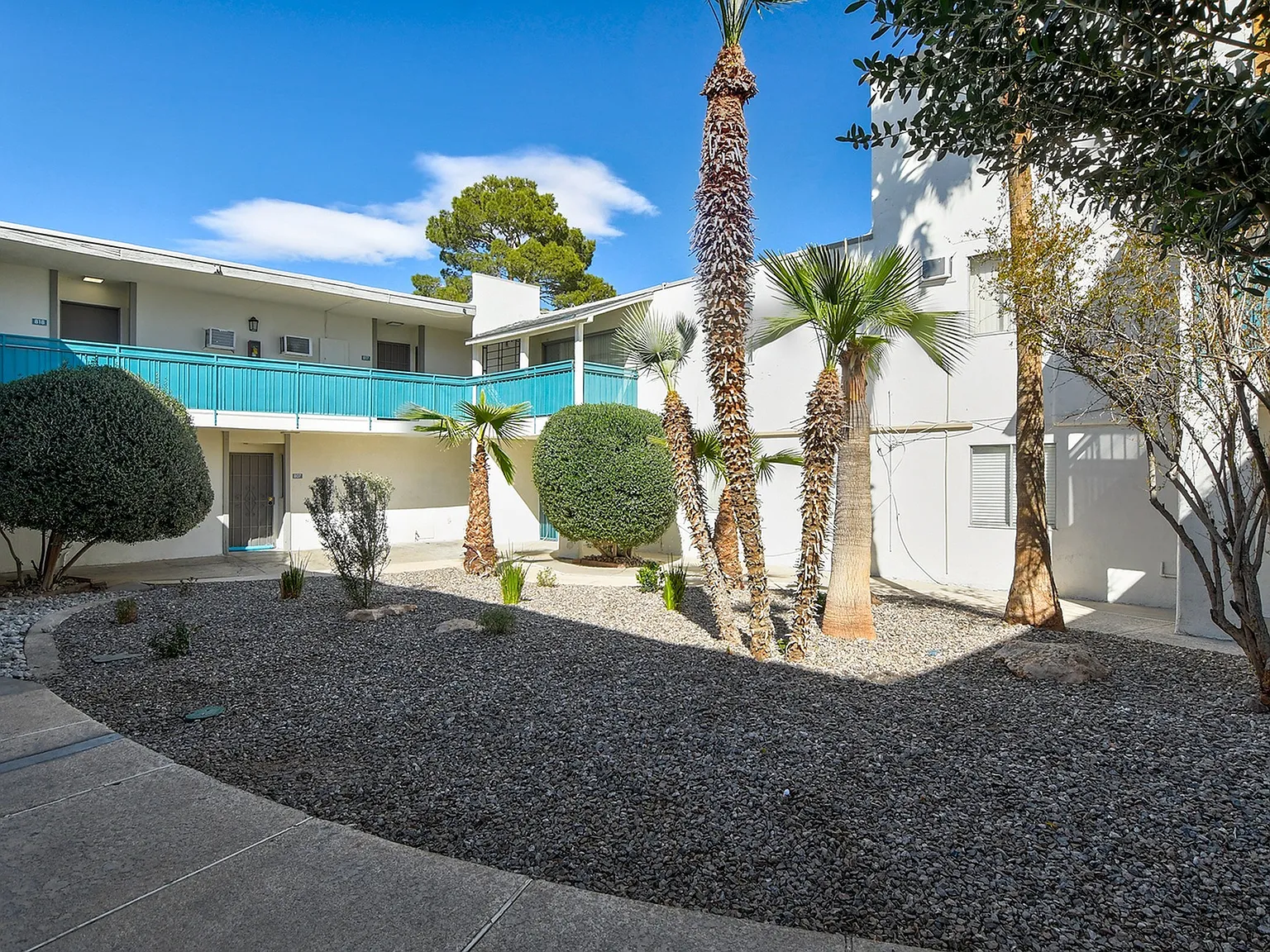 The Hendrix Apartments — Photo 4