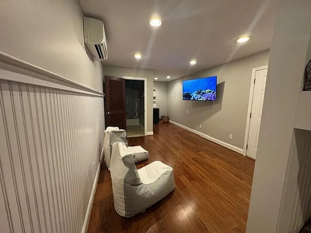 4th Room, full bathroom, wet bar, built in bunk beds.