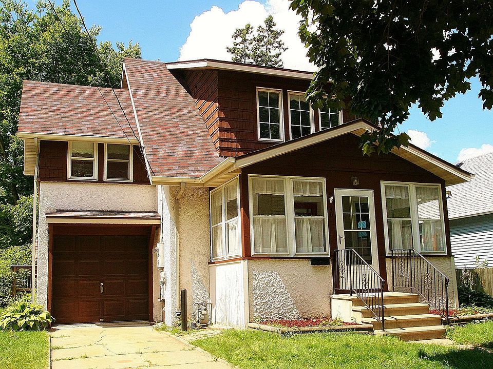 1st image of 407 11th Ave SE