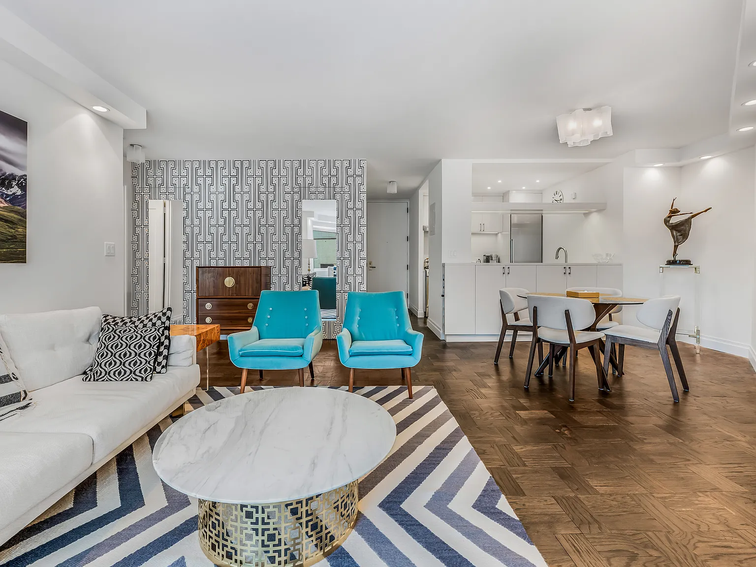 415 East 37th Street — Photo 2