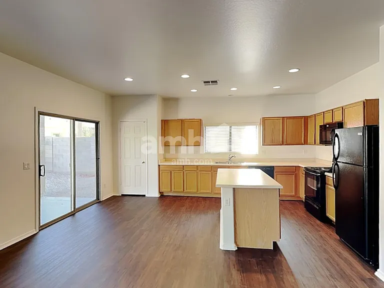 18541 W Valerie Dr — Photo 3