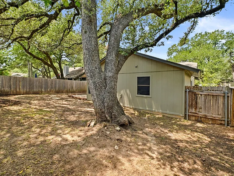 7403 Dallas Dr — Photo 28