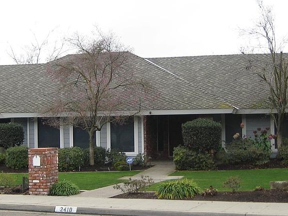 2nd image of 2410 Country Club Ln