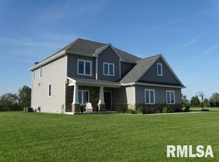 735 Hurff Dr, Elmwood, IL 61529