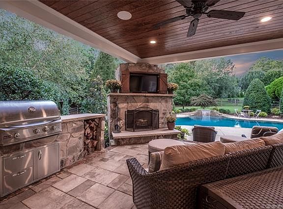 3rd image of 9705 Waterton Ct