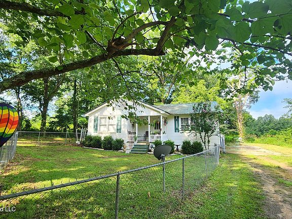 2nd image of 8 Lofton Ln