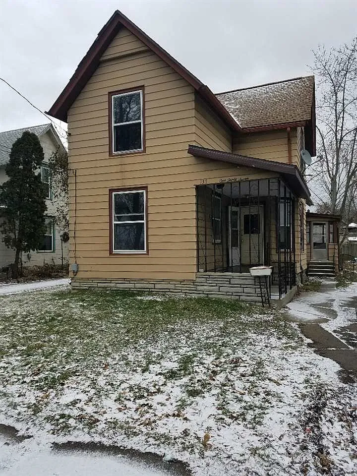 137 Bates St photo 1