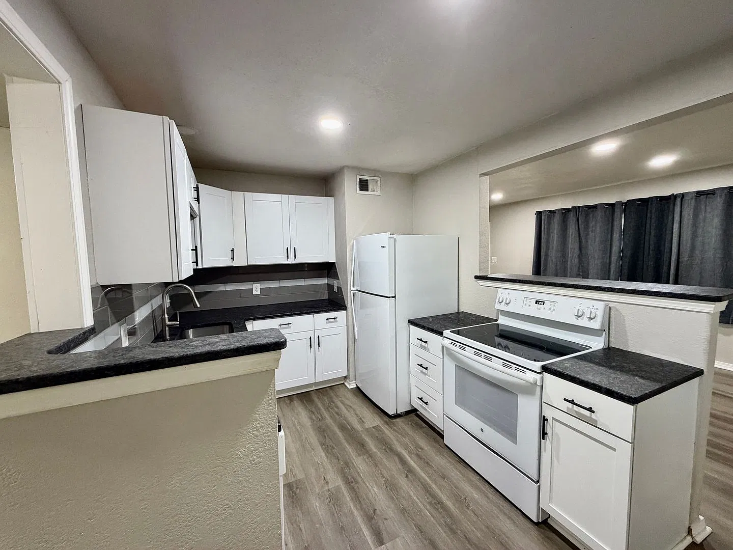 3 Bedroom Southwest Wichita — Photo 4