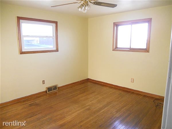 730 Brady 9-15 Bedroom