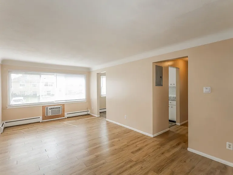 1015 York Ave — Photo 33