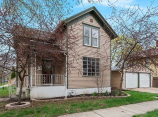 123 Blackhawk Ave, Aurora, IL 60506