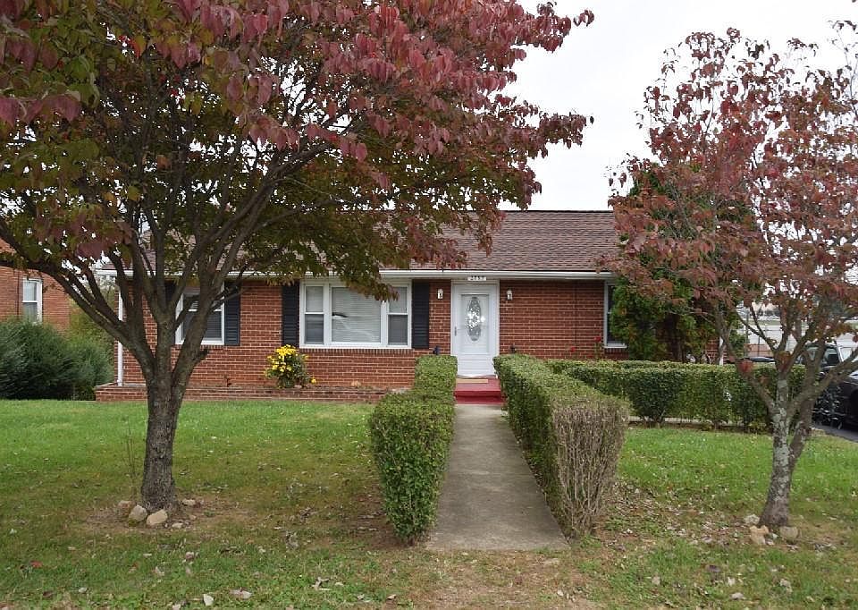 1st image of 2735 Meadowview Dr NW