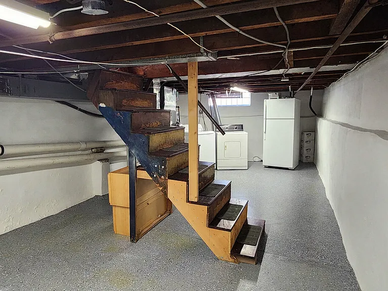 3591 Calumet St — Photo 39