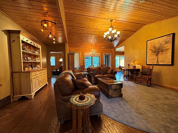 3rd image of 521 Northwoods Cir S