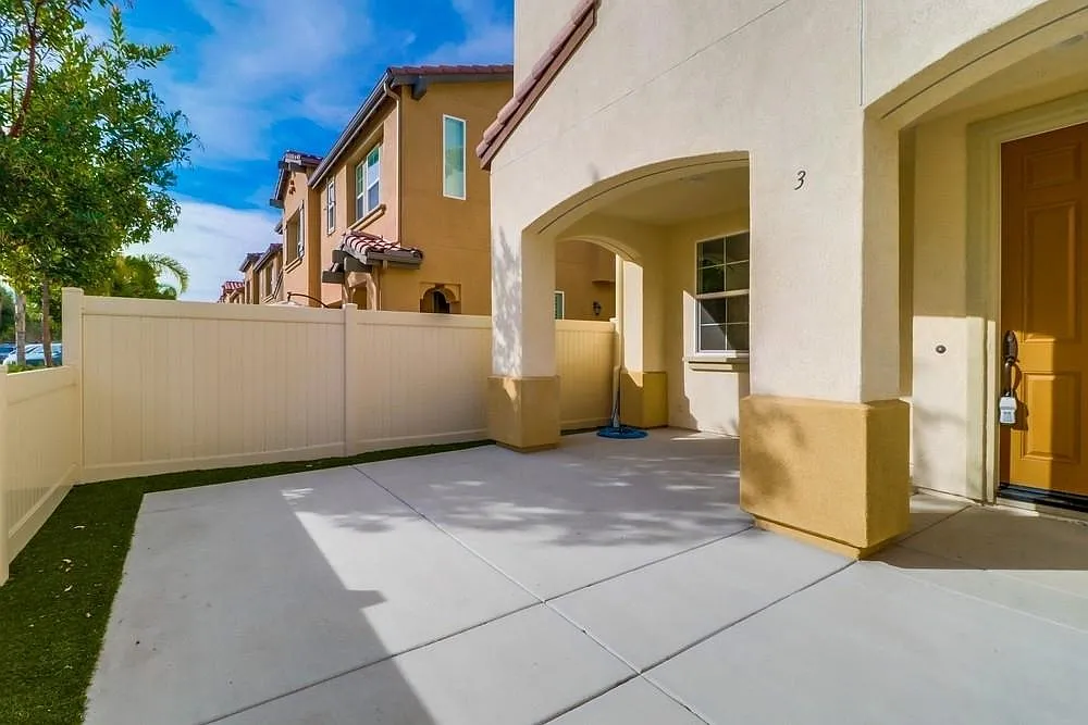 1549 El Prado St — Photo 3