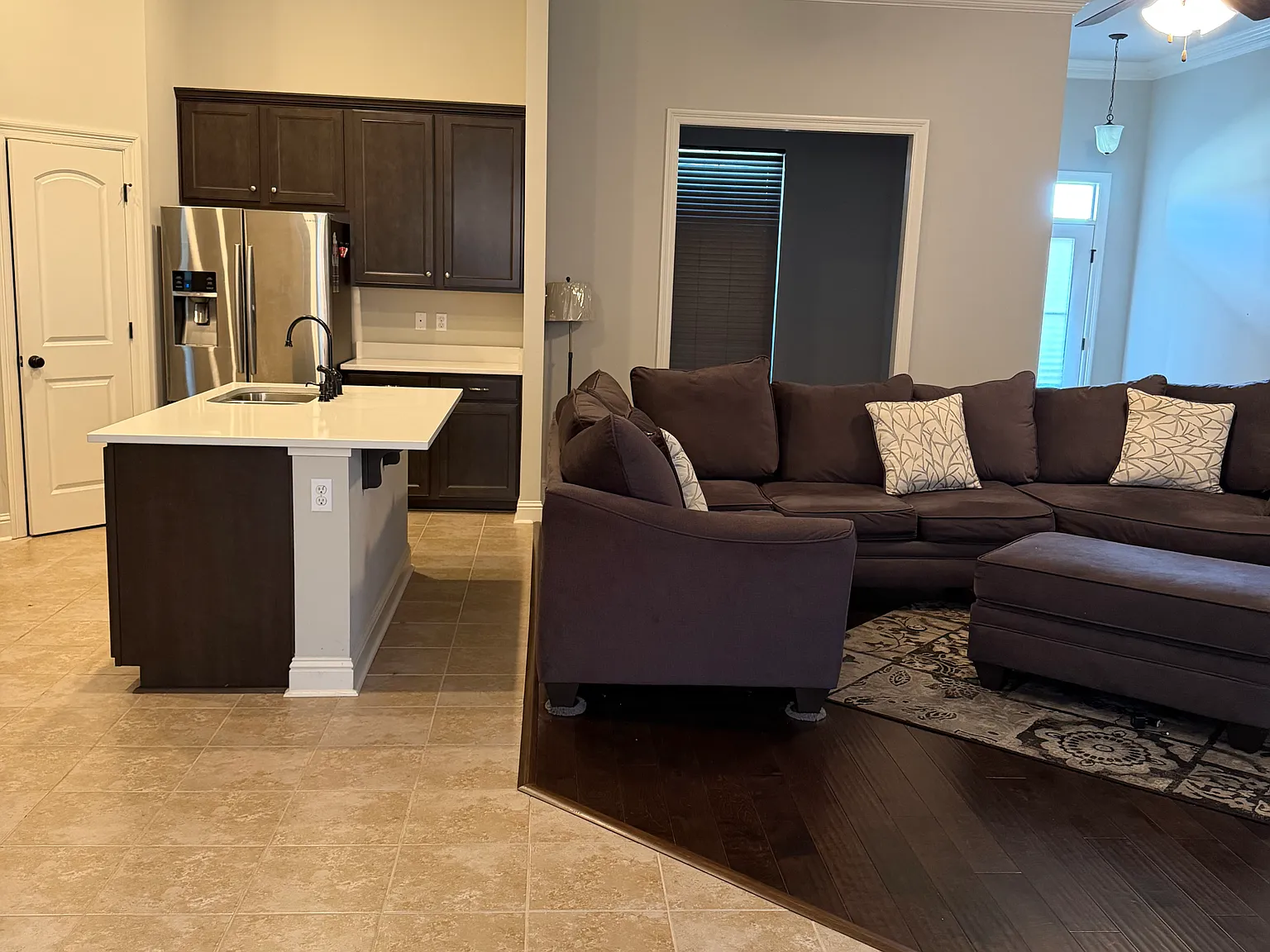 3 bed, 1887 sqft, $2,000 — Photo 3