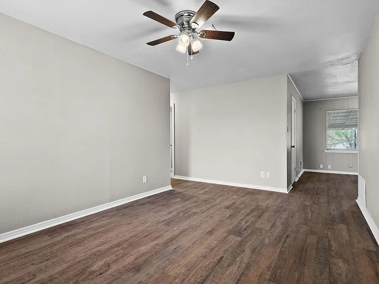 110 North Dr — Photo 5